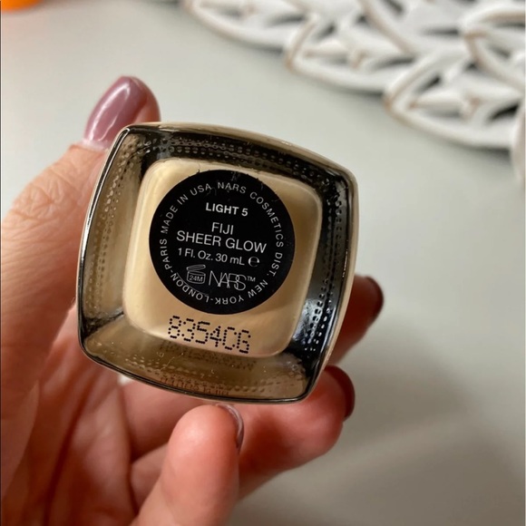 βSOLD β NARS: Sheer Glow Foundation - Picture 2 of 2